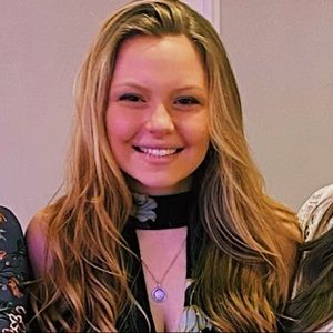 Meet your Posher, Caroline